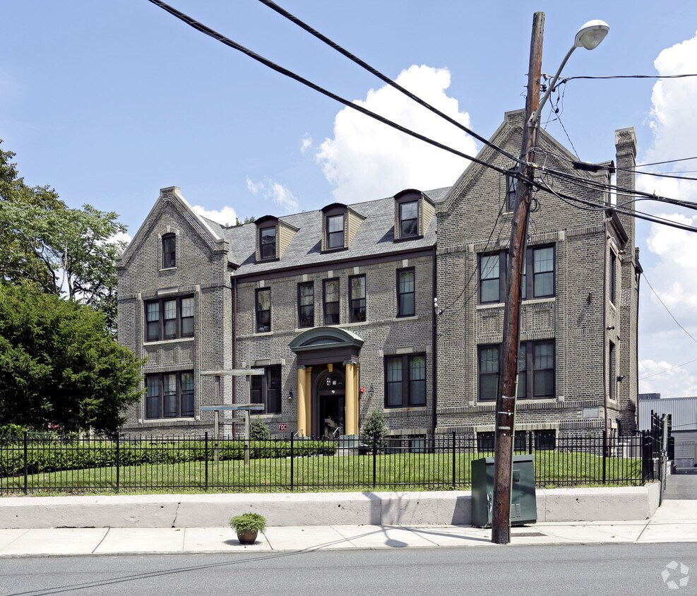 Building Photo - 78 Summit Ave