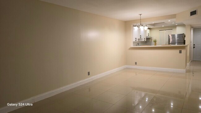 Building Photo - 8000 S Colony Cir