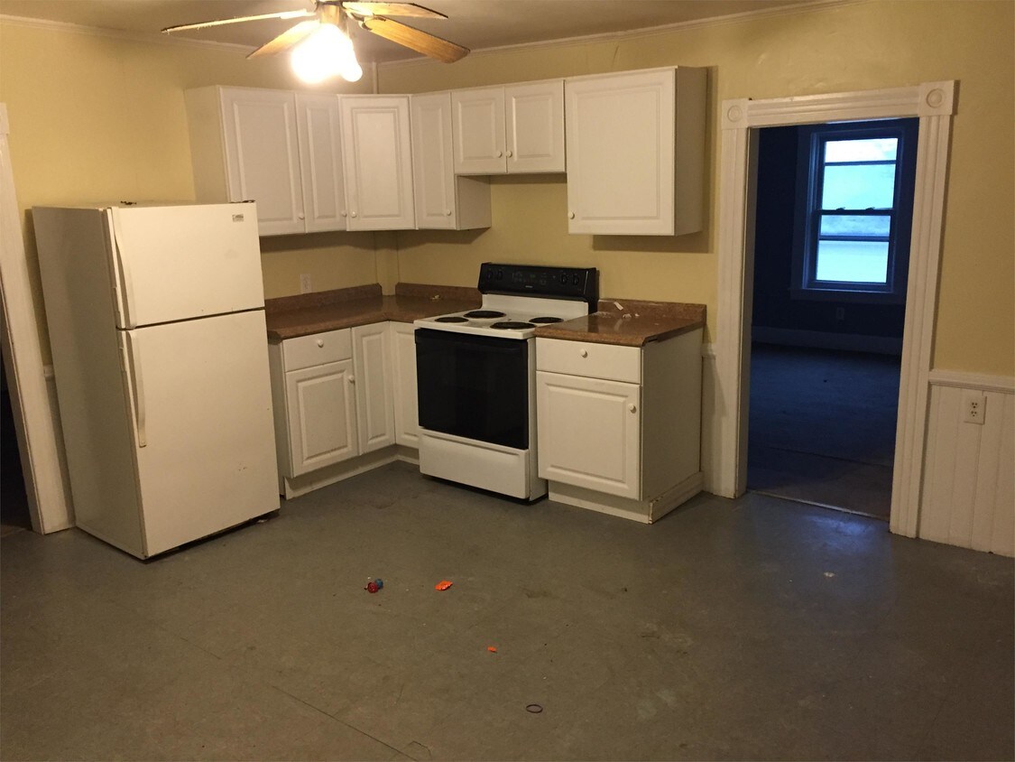 145 Regan St, Gardner, MA 01440 Room for Rent in Gardner, MA