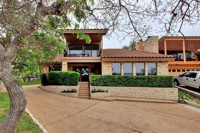 Building Photo - 209 Crescent Bluff