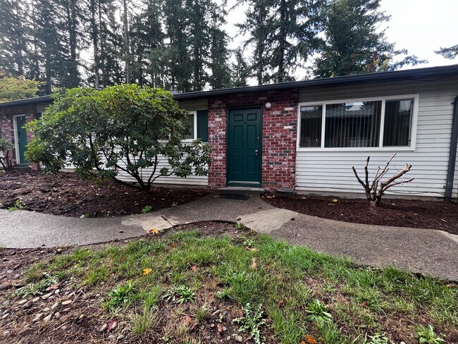 Building Photo - Lovely Duplex Community in Sandy, OR! One ...
