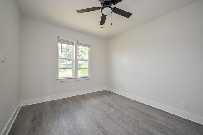 Building Photo - 226 Hyta St