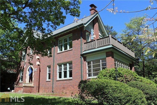 Foto del edificio - 1868 Wycliff Rd NW