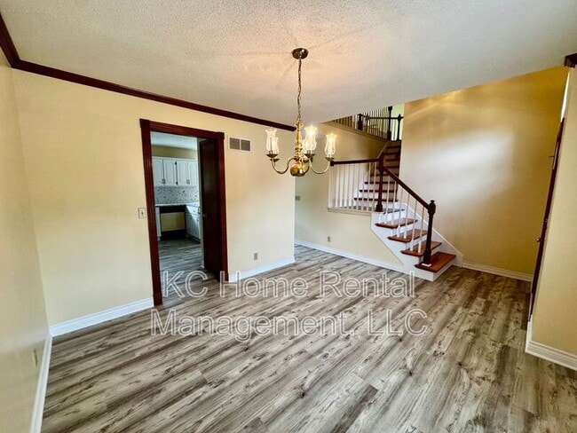 Building Photo - 1398 S Brentwood Dr