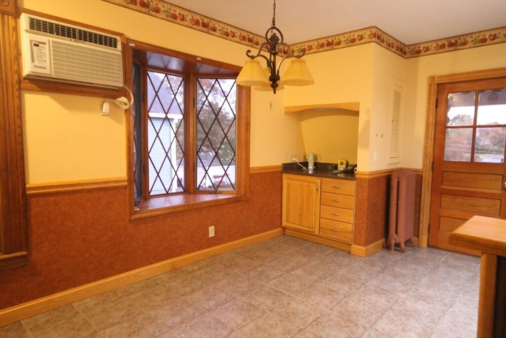 Primary Photo - 104 St James Ave