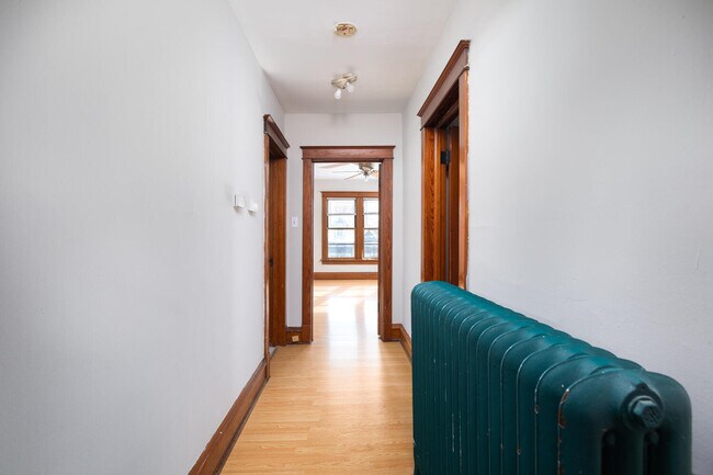 Building Photo - 427 W Jefferson Ave