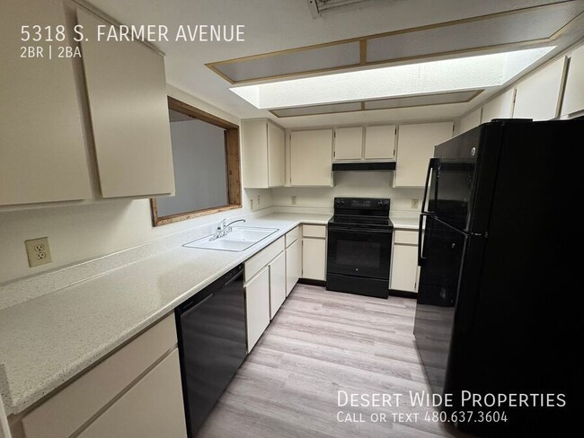 Building Photo - 5318 S Farmer Ave