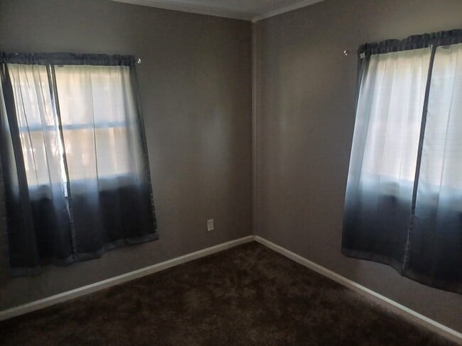 Building Photo - Unit 3