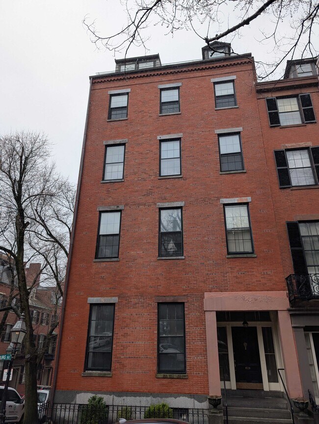 Foto del edificio - 2 Louisburg Sq Unit #4/5