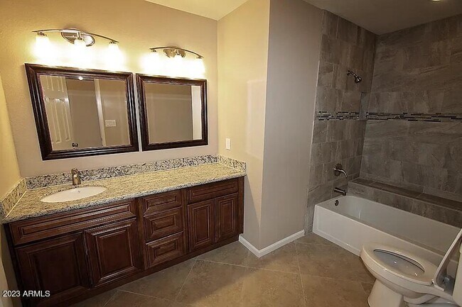 Building Photo - 707 N Country Club Way