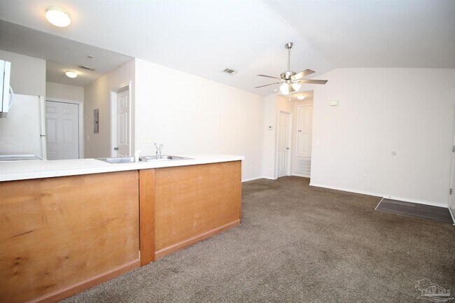 Foto del edificio - 6954 Woodley Dr