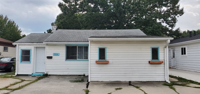 Building Photo - 2 br, 1 bath House - 19036 E 13 Mile Rd