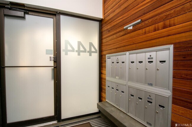 Building Photo - 444 Francisco St