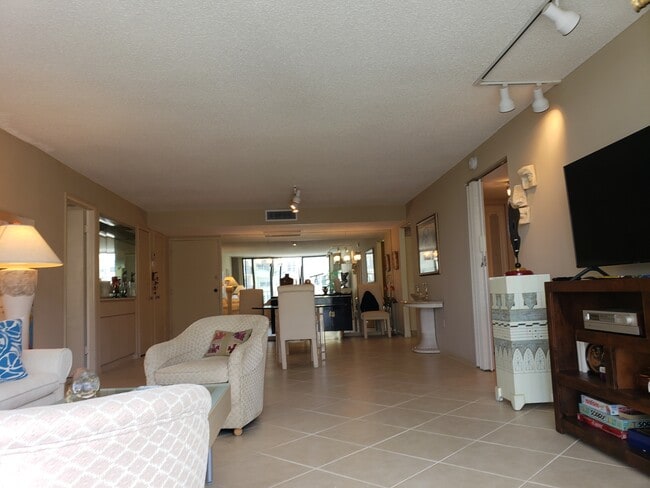 Building Photo - 3460 S Ocean Blvd
