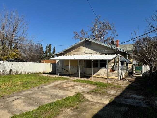 Foto del edificio - 4 Bedroom Home in Downtown Fresno