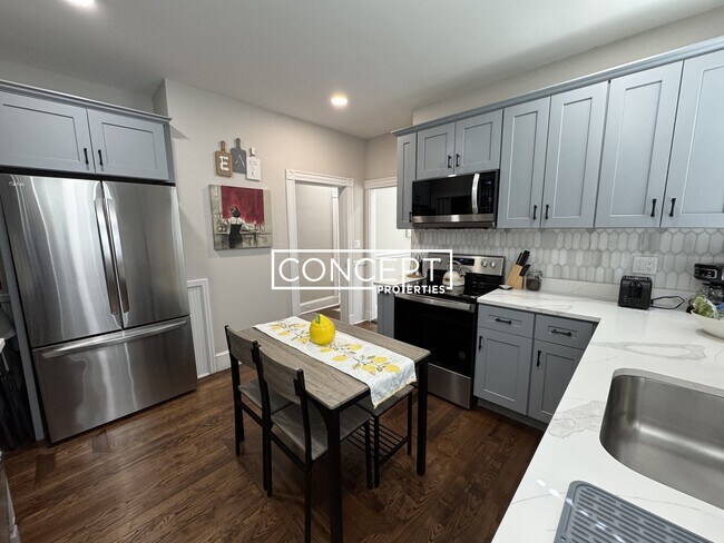 Building Photo - 76 Congreve St