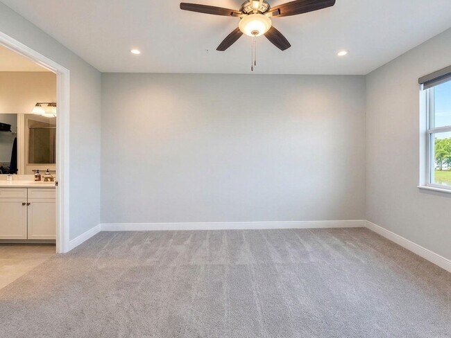 Building Photo - 2549 Seychelles Dr