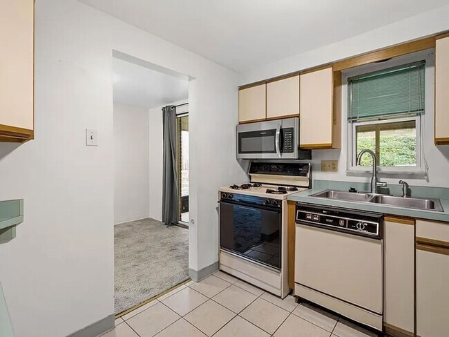Foto del edificio - AVAILABLE 6/1! CONVENIENTLY LOCATED 2 BEDR...