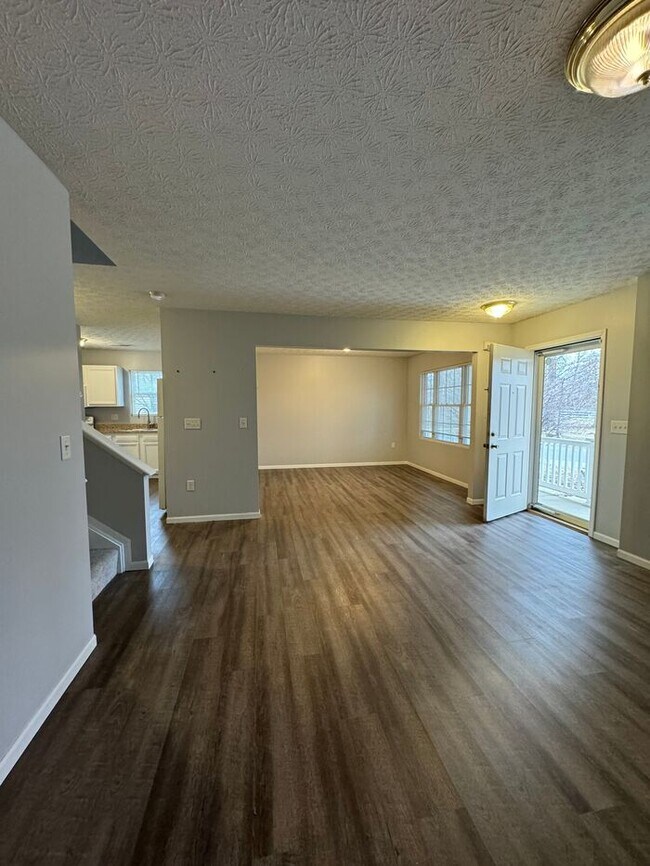 Building Photo - Beautiful 3 Bedrooms Home inside Willows a...