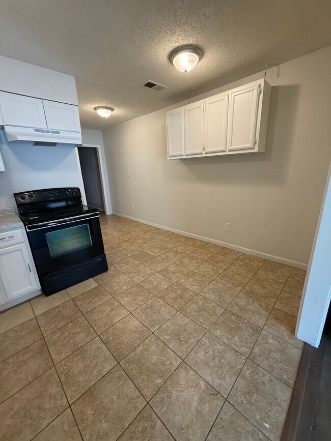 Photo - Newly Renovated 2-Bedroom Duplex – Section... House
