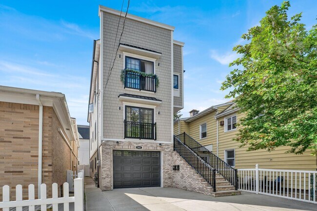 Building Photo - 502 N 5th St