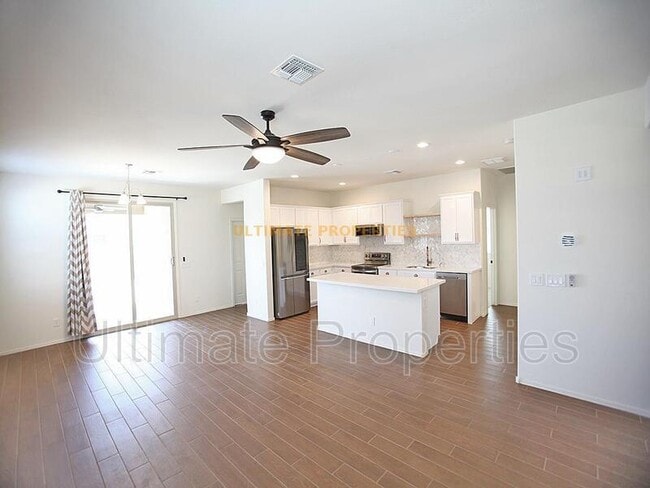 Foto del edificio - 17845 W Jessie Ln