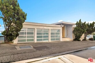 Building Photo - 18109 Coastline Dr