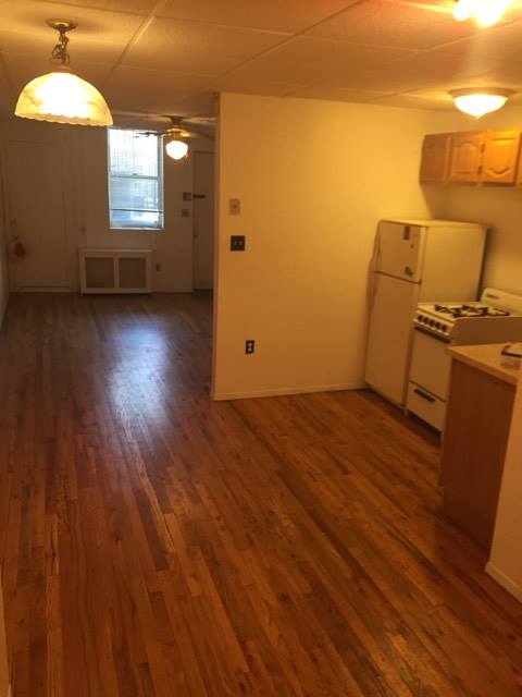 Primary Photo - 112 Kingsland Ave