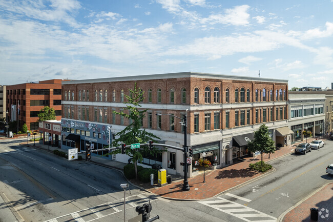 Building Photo - E Main Street