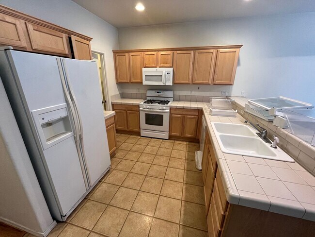 Foto del edificio - 3 Bed/2.5 Bath Single Family Home in River Canyon Estates