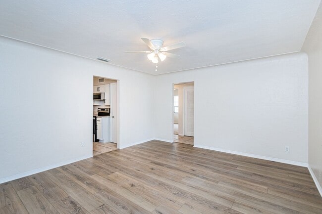 Building Photo - Central Gulfport - 3 Bedroom 2 Bath Home