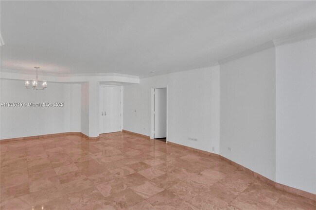 Building Photo - 808 Brickell Key Dr