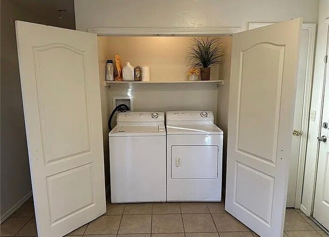 Foto del edificio - 1825 S Jefferson Ave