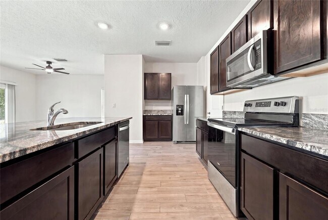Foto del edificio - 5166 SW 48th Ln