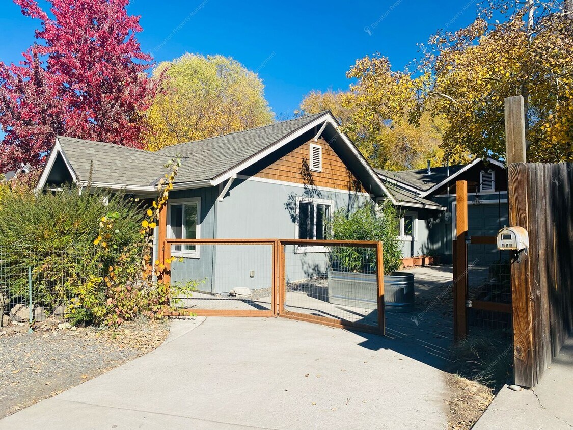 Primary Photo - Charming 2 BR in downtown Bend - flexible ...