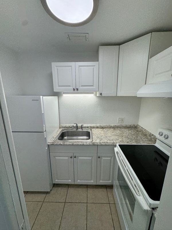 Foto del edificio - 1727 NE 2nd St