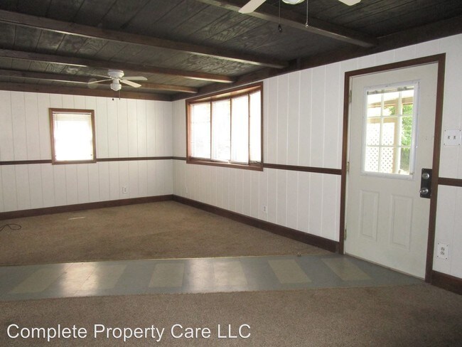 Building Photo - 614 S Koontz Ave