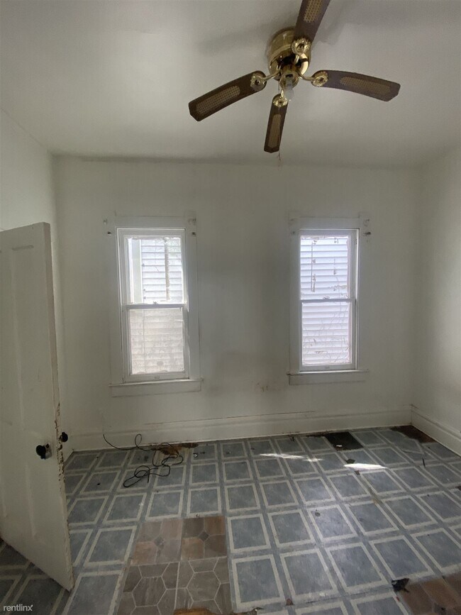 Foto del edificio - 3 br, 1 bath House - 2216 Northeast Monroe...