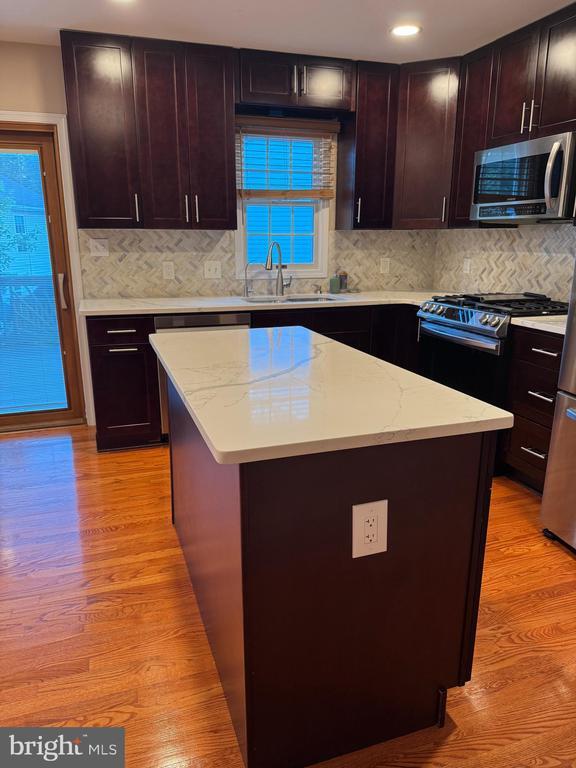 Foto del edificio - 6564 Meadowfield Ct