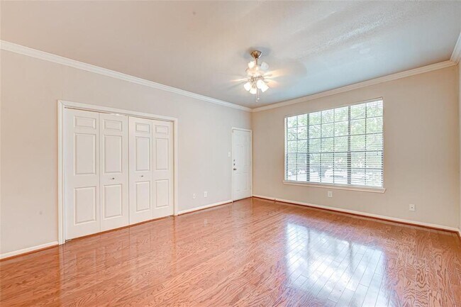 Foto del edificio - 2255 Braeswood Park Dr