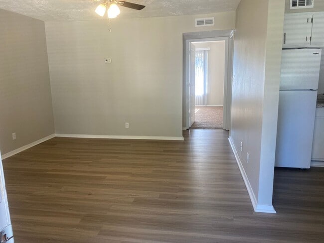 Interior Photo - Embassy Court