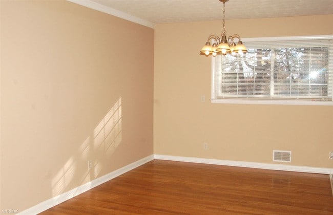 Building Photo - 4 br, 2 bath House - 6064 Carriage Court