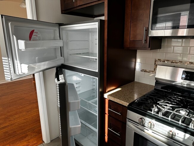 Building Photo - 1245 E Appleton St