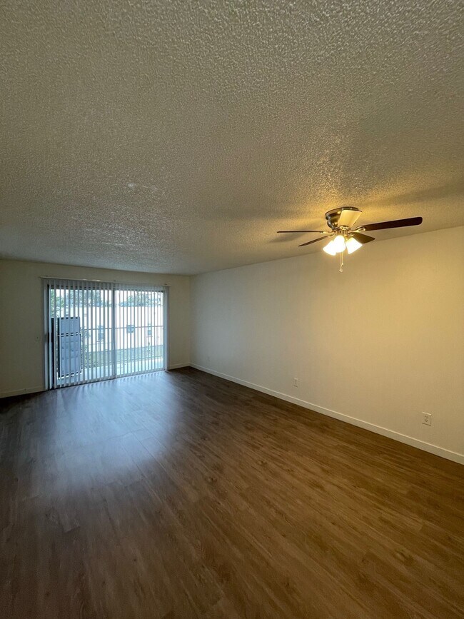 Foto del edificio - 1742 Cherry Ave