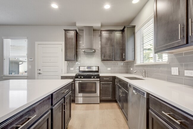 Kitchen - 1909 Cleese Dr