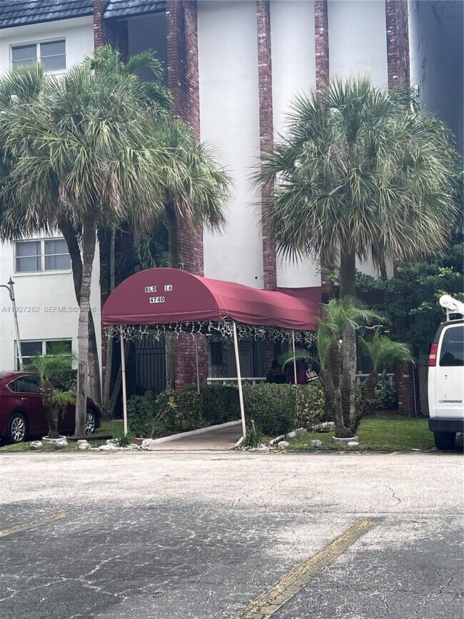 Foto del edificio - 4740 NW 21st St