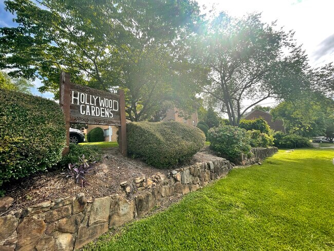 Hollywood Gardens - Hollywood Gardens Apartments