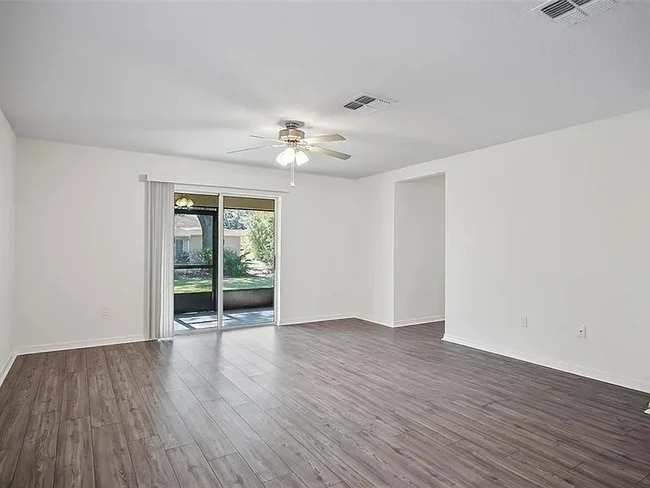 Foto del edificio - 36 Raemond Ln