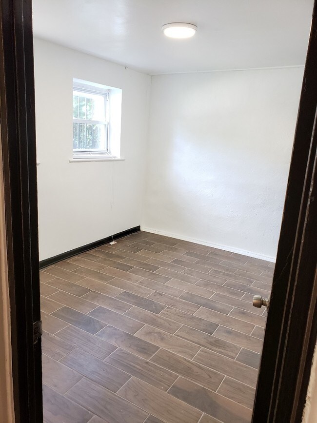 Building Photo - Holbrook Apartments