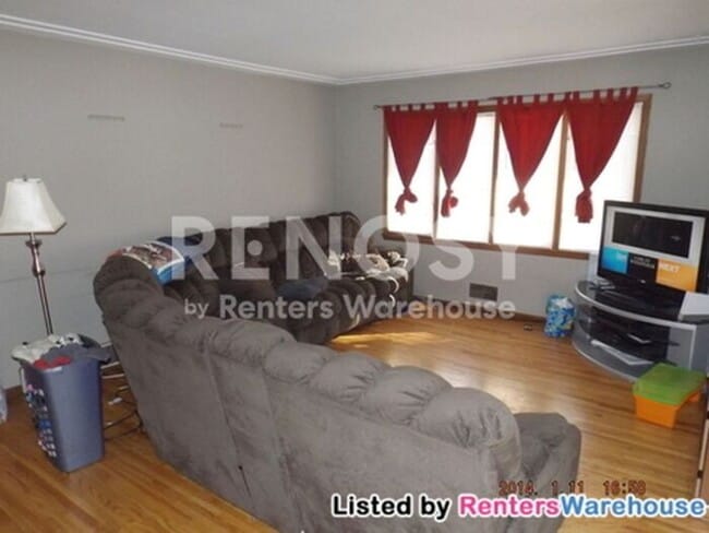 Building Photo - Available July 1st - 2 bed 2 bath, Single Family Home in Richfield!